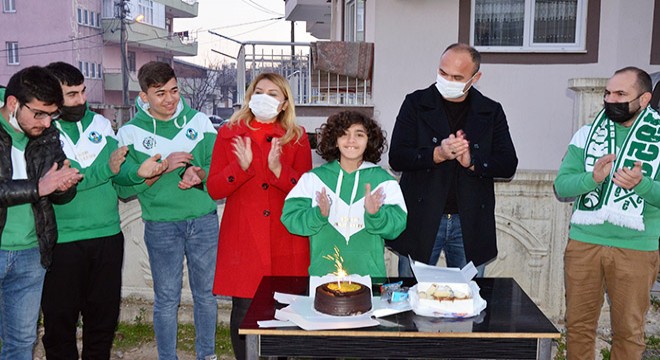 Otizmli Kuzey'e taraftarlardan sürpriz doğum günü