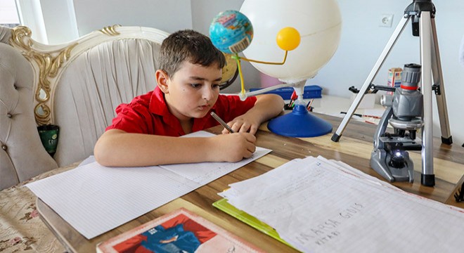 Otizmli Kuzey, yazdığı hikayeleri kitaplaştırmak istiyor