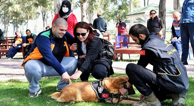 Otizmli bireylere köpekli terapi