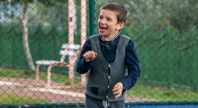 Otizmli oğluna bakmak için izin kullanan ebeye, amirinden hakaret iddiası