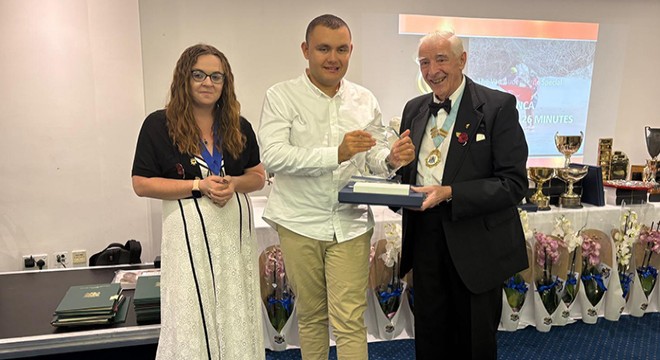 Otizmli yüzücü Tuna Tunca Türkiye’nin gururu oldu