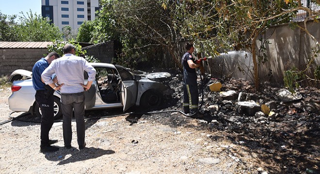 Otluk alandaki yangın maddi hasara neden oldu