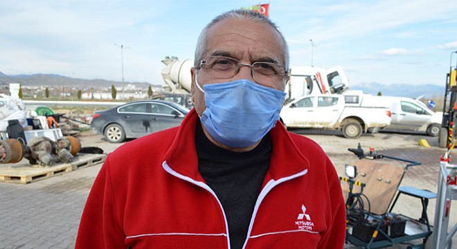 Oto tamir ustası atık parçalardan aksesuar yapıyor