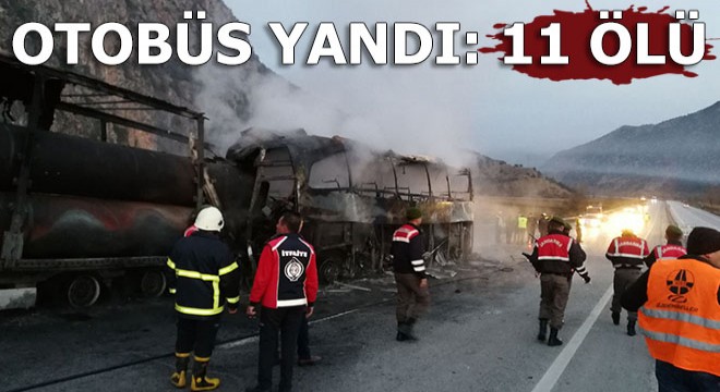 Otobüs TIR'a çarptı; 11 ölü, 21 yaralı