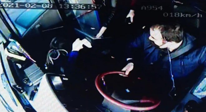 Otobüs şoförü ani fren yaptı; Kadın yolcu yaralandı