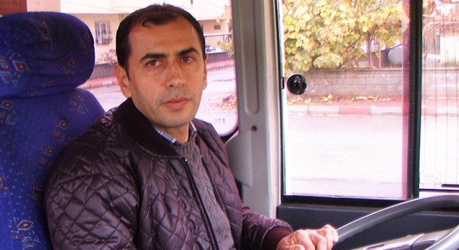 Otobüs şoförüne cep telefonu dayağı