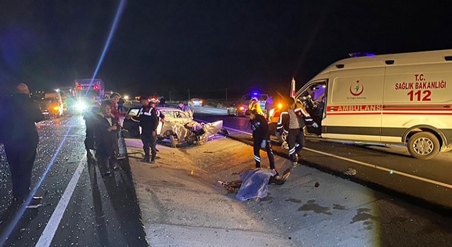 Otobüsle çarpışan otomobilin sürücüsü hayatını kaybetti