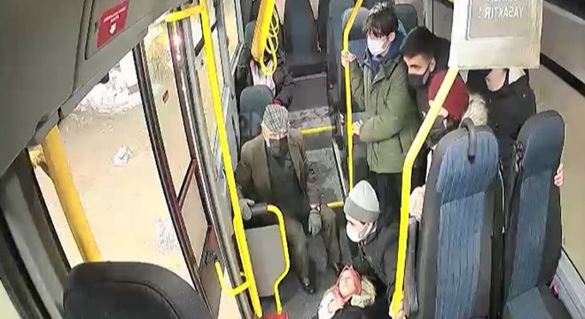 Otobüste fenalaşan kadına sağlıkçılar müdahale etti