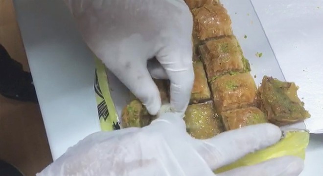 Otogarda baklava arasından uyuşturucu çıktı