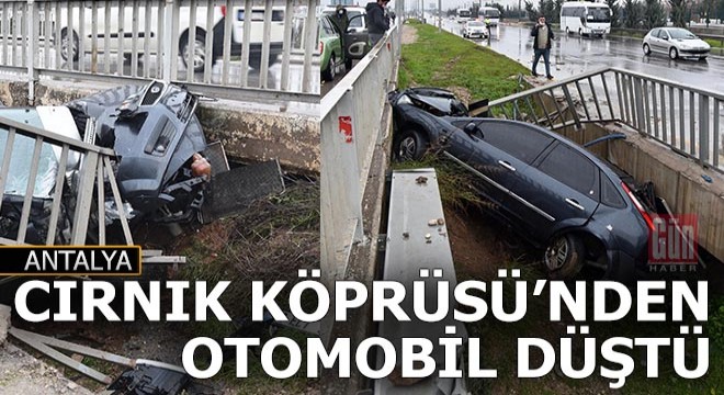 Otomobil Cırnık Köprüsü'ne düştü: 2 yaralı