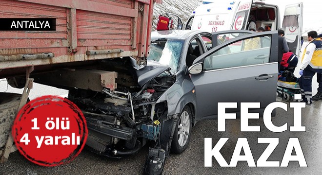 Otomobil TIR'a arkadan çarptı: 1 ölü, 4 yaralı