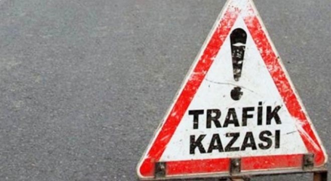 Otomobil TIR'a çarptı: 1 ölü, 1 yaralı
