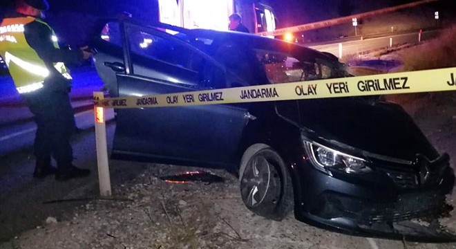 Otomobil TIR'la çarpıştı: 1 ölü, 1 yaralı