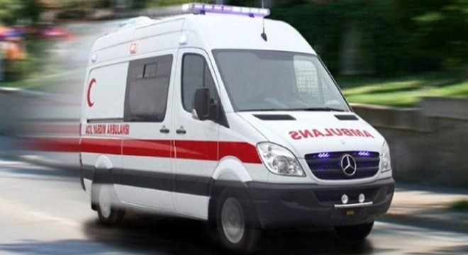 Otomobil ağaca çarptı; anne- baba öldü, 4 çocuk yaralandı