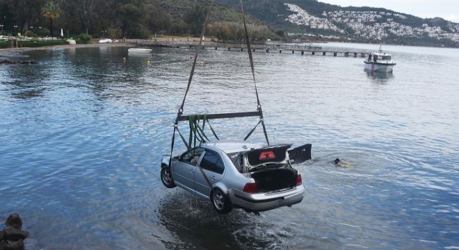 Otomobil denize uçtu: 1 ölü, 1 yaralı