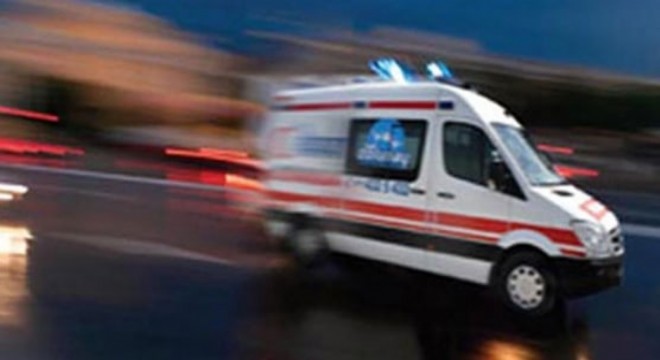 Otomobil direğe çarptı, 4 kişi yaralandı