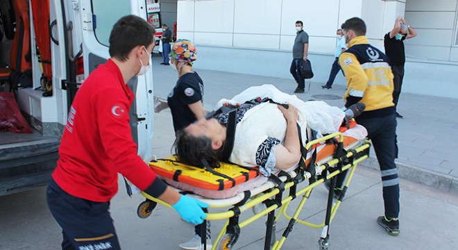 Otomobil ile minibüs çarpıştı: 1 ölü, 6 yaralı