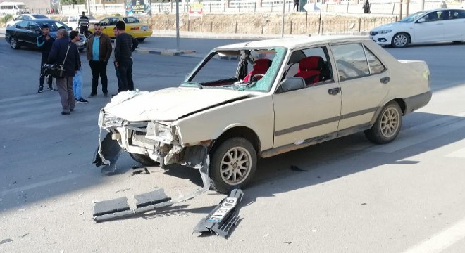 Otomobil ile motosiklet çarpıştı: 2 yaralı