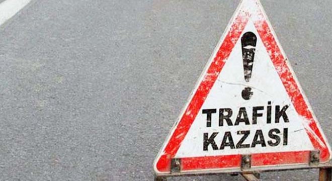 Otomobil kazada ikiye bölündü; 5 yaralı