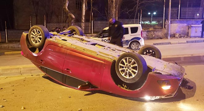 Otomobil takla attı, sürücü kaçtı