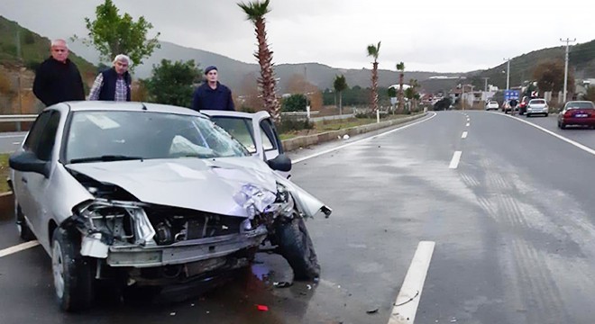 Otomobil ağaca çarptı Nevi bebek öldü, ailesi yaralandı