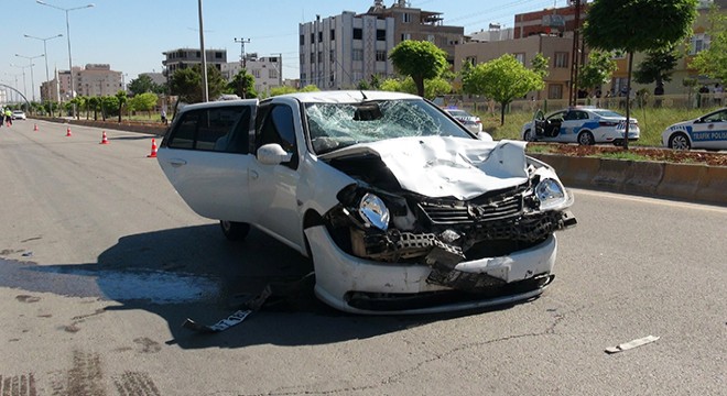 Otomobil çarpan motosikletin sürücüsü ağır yaralandı