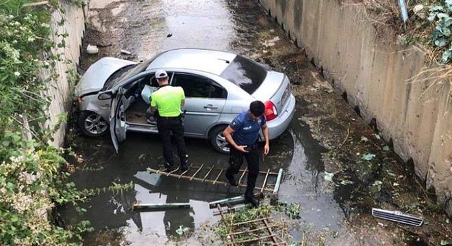Otomobil dere yatağına uçtu, sürücü bulunamadı