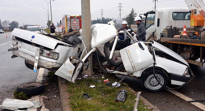 Otomobil iki parçaya ayrıldı: 1 ölü, 1 yaralı