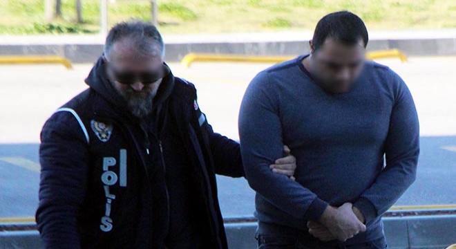 Otomobilde 13 kilo esrarla yakalanan şüpheli adliyede