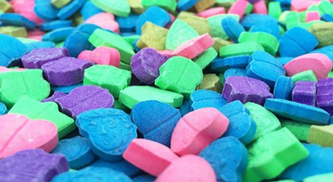 Otomobilde 674 uyuşturucu hap ele geçirildi