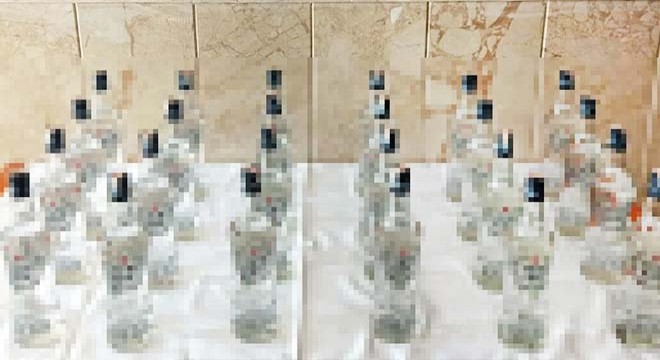 Otomobilde sahte rakı ele geçirildi