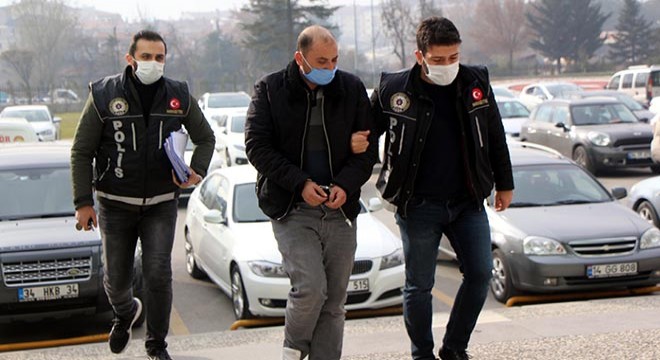 Otomobilde uyuşturucuyla yakalandı