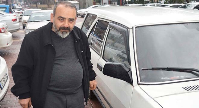 Otomobildeki ses sistemini çalan 4 hırsız, güvenlik kamerasında