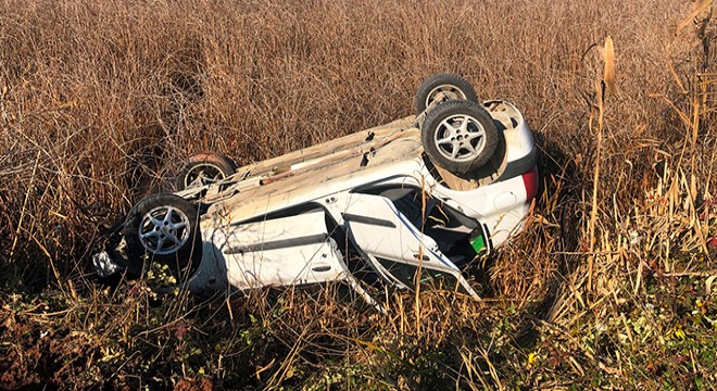 Otomobildeki sürücüyü çıkarıp, restoranda ambulans beklediler
