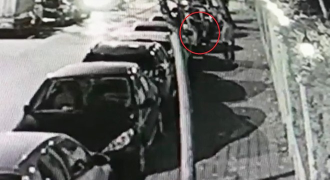 Otomobilden hırsızlık yapan şüpheliler kamerada
