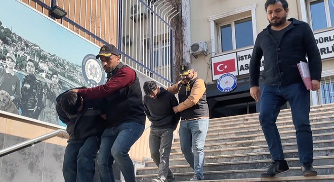 Otomobilden tabanca çalan şüpheliler yakalandı