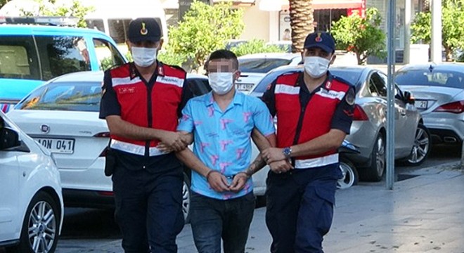 Otomobili çalan 3 şüpheliden 2'si tutuklandı