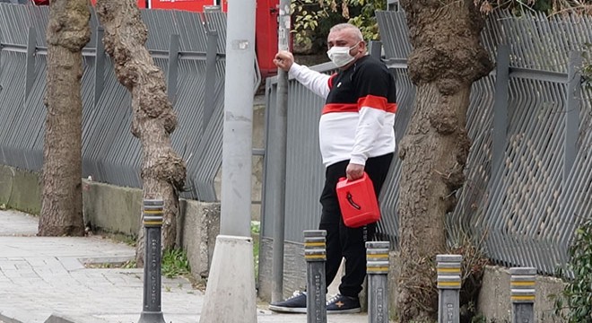 Otomobili bağlanan korsan taksici kendini yakmak istedi