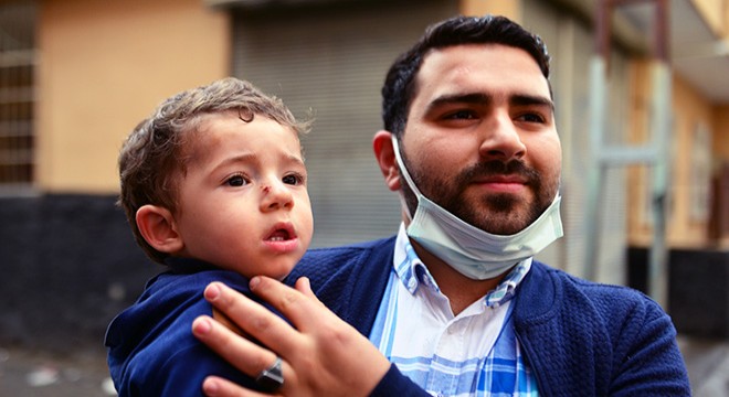 Otomobilin altında kalıp, sürüklenen İbrahim'in sadece burnu kanadı