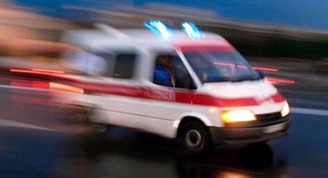 Otomobilin çarptığı motosiklet sürücüsü öldü