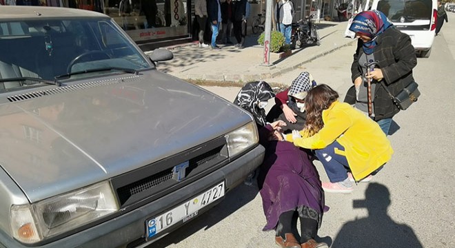 Otomobilin çarptığı yaşlı kadın yaralandı