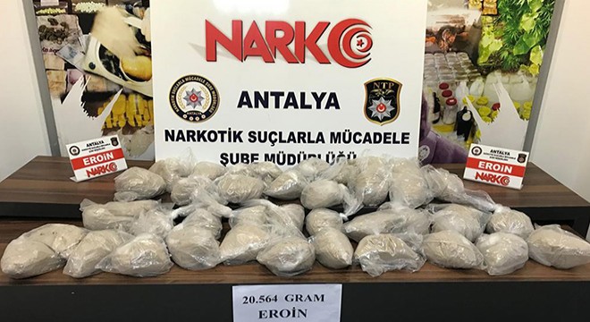 Otomobilin her yerine uyuşturucu gizlemişler