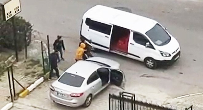 Otomobilin yolunu kesip sürücüyü kaçırdılar