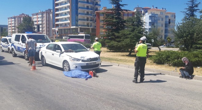 Otomobilin çarptığı kadın öldü