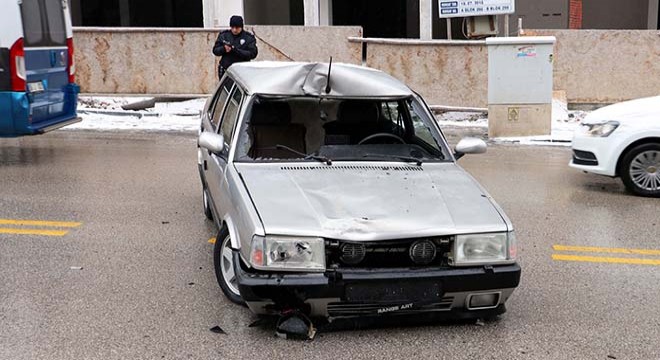 Otomobilin çarptığı kadın yaralandı