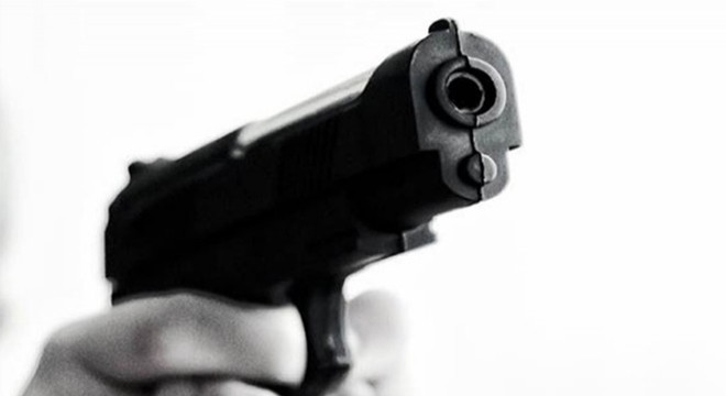 Otomobilinde başından vurulmuş bulunan genç, hastanede öldü