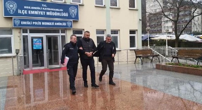 Otomobilinin bağlanacağını öğrenince polise çarpıp, kaçtı
