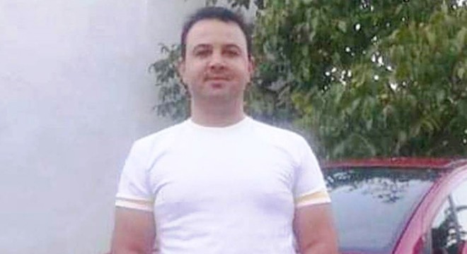 Otomobiliyle refüje çarpan aşçı öldü