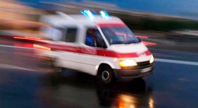 Otomobille çarpışan motosiklet sürücüsü yaralandı