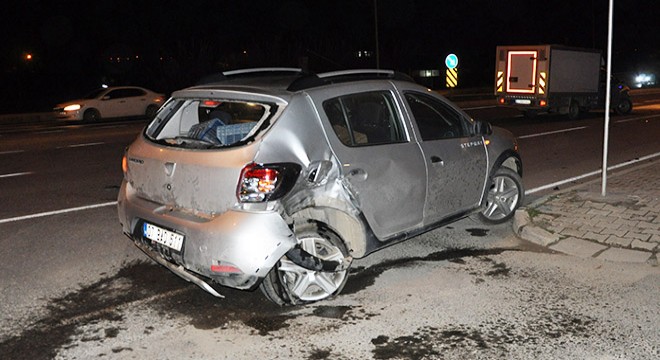 Otomobille kamyonet çarpıştı: 1 yaralı
